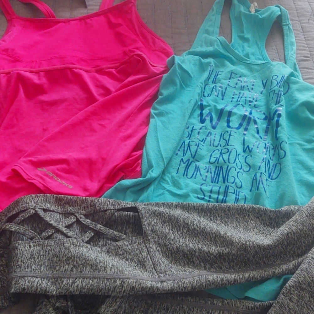 Brooks tank and other size small workout wear!